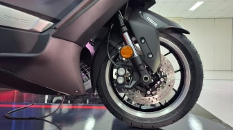 1 Unit Motor Ini Setara Harga Innova Zenix V, Inikah Skutik Termewah dari Yamaha?