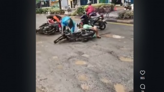 Bikin Pemotor Jatuh, Menyoal Kualitas Perbaikan Jalan Juanda Depok yang Cepat Rusak Total