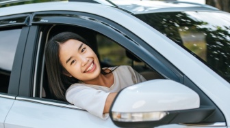 5 Pilihan Mobil Matic Pertama Buat Cewek yang Baru Belajar Nyetir