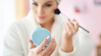 5 Bedak Wardah Terbaik untuk Usia 45 Tahun, Hempas Garis Halus dan Kerutan