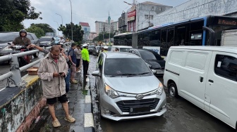 Tragedi Macet Horor Banjir Jelambar, Pengemudi Mobil Tewas di Dalam Kendaraan