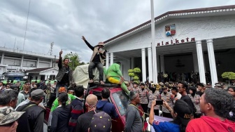 Bogor Memanas! Ratusan Sopir Angkot Geruduk Balai Kota, Tuntut Kejelasan Nasib 'Si Hijau'