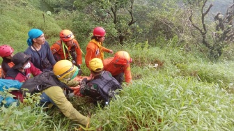Operasi SAR Pesawat ATR42-500: Korban Dievakuasi Lewat Jalur Ekstrem