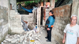 Mengerikan! Batu Menggelinding dari Tebing, Gudang Rumah Warga di Sleman Jebol