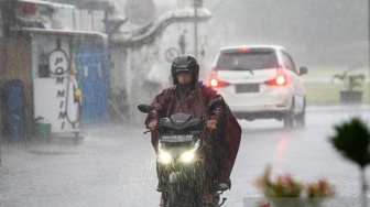 Peringatan Dini BMKG: Jabodetabek Siaga Hujan Sangat Lebat dan Angin Kencang pada Jumat Besok