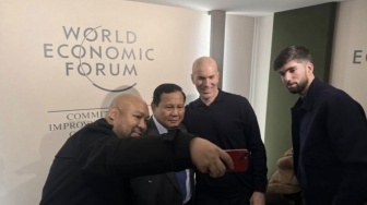 Momen Prabowo Subianto Bertemu Zinedine Zidane di Davos, Ngobrol Apa?