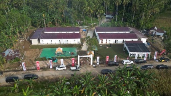 Tinjau Huntara Batang Anai, DPR RI Apresiasi Gerak Danantara Cepat Pascabencana