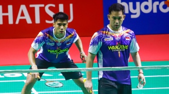 Pebulu tangkis ganda putra Indonesia, Sabar Karyaman Gutama dan Moh Reza Pahlevi Isfahani usai bertanding melawan ganda putra Malaysia Man Wei Chong dan Ki Wun Tee pada babak perempat final Daihatsu Indonesia Masters 2026 di Istora Senayan, Jakarta, Jumat (23/1/2026). [Suara.com/Alfian Winanto]