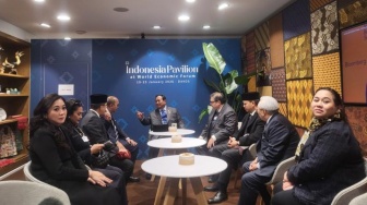 Usai Pidato di Davos, Prabowo Lanjut 'Nongkrong' dan Ngopi Bareng Menteri di Paviliun Indonesia