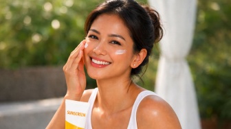 5 Sunscreen Bagus yang Gak Bikin Wajah Abu-Abu, Harga Mulai Rp38 Ribuan