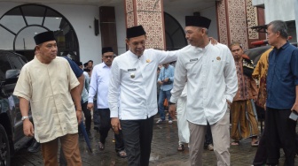 Program Bupati Rudy Susmanto Sentuh Masjid Kecamatan, Jaro Ade Titipkan Bantuan Rp100 Juta