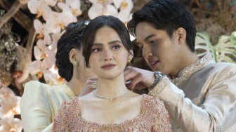 El Rumi Beri Syifa Hadju Kalung Cantik di Acara Pertunangan, Segini Harganya