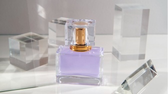 5 Parfum Fresh Fruity untuk Wanita Aktif dan Energik, Bebas Bau Badan!