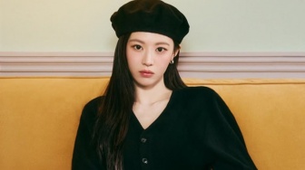 4 Padu Padan Daily OOTD ala Go Youn Jung, Gaya Simpel tapi Classy!