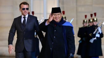 Inntip Momen Keakraban Macron Sambut Prabowo di Paris, Ada Pelukan Hangat saat Jamuan Pribadi