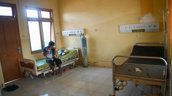 Pasien beristirahat di kamar rawat inap Rumah Sakit Umum Daerah (RSUD) Aceh Tamiang di Aceh Tamiang, Aceh, Jumat (23/1/2026). [ANTARA FOTO/Nova Wahyudi/bar]