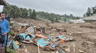 82 Warga Tertimbun Longsor di Cisarua Bandung Barat
