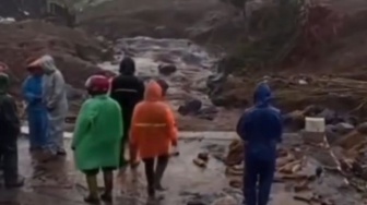 Purbalingga Darurat! Banjir Bandang Lereng Gunung Slamet Isolasi Ratusan Warga, Jembatan Putus Total