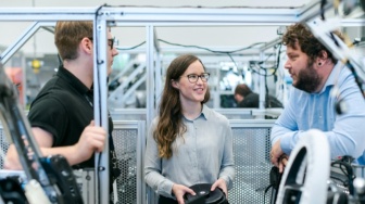 UMK Naik, Hidup Tetap Berat: Ketika Angka Tak Pernah Mengejar Realitas