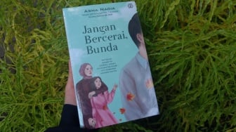 Novel Jangan Bercerai, Bunda: Sebuah Cermin Retak Rumah Tangga