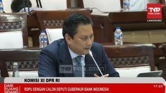 Jaga Independensi BI, Thomas Djiwandono Tunjukkan Surat Mundur Dari Gerindra