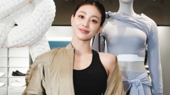 4 Ide Padu Padan Celana Jeans ala Jihyo TWICE, Stylish dan Cozy Abis!