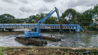 Jakarta Siaga Cuaca Ekstrem Besok, Pramono Anung Kebut Pengerukan Kali dan Modifikasi Cuaca