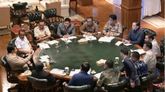 Krisis Etika Komunikasi Pejabat: Negara Asbun dan Rakyat yang Kian Letih