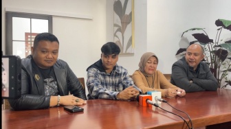 Ressa Rizky Ngaku Iri Lihat Perjuangan Denada untuk Aisha: Aku Cuma Ingin Cium Kaki Ibu...