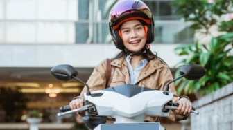 7 Bedak Anti Geser untuk Pengendara Motor, Tahan Lama Seharian