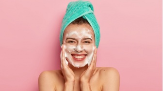 3 Pembersih Wajah Sulfur, Andalan untuk Kulit Bebas Jerawat