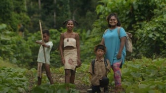 Sinopsis Teman Tegar Maira: Whisper from Papua, Film yang Sarat Makna