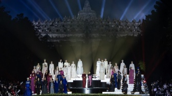 Dari Buttonscarves hingga Rizman Ruzaini: Koleksi Enam Desainer yang Mencuri Perhatian di Borobudur