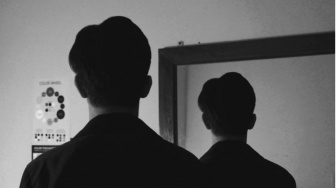 Cermin Akan Memberitahumu