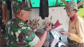 Fitnah Berujung Berkah, Penjual Es Gabus yang Dianiaya Aparat Kini Dihadiahi Motor dan Sembako