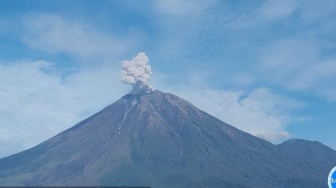 Aktivitas Semeru Kembali Meningkat, Dua Kali Erupsi di Kamis Pagi