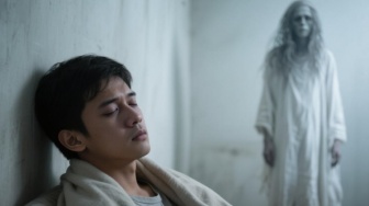 Hantu Itu Juga Capek Kerja