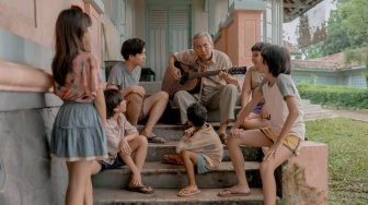 Lebih dari Kisah Persahabatan, Surat Untuk Masa Mudaku Ajak Penonton Sembuhkan Trauma Masa Kecil