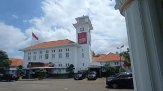 5 Fakta KPK Geledah Balai Kota Madiun, Siagakan 8 Mobil Hitam!