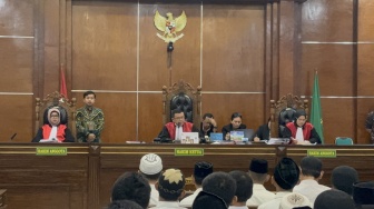 Pekik Syukur dan Tangis Haru Pecah di PN Jakut Usai Hakim Bacakan Vonis Pendemo Agustus