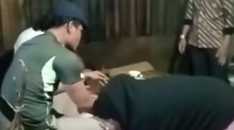 Viral Ibu Pemilik Warung Menangis dan Sungkem ke Gus Miftah, Tuai Pro Kontra