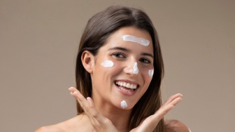 3 Sunscreen Korea untuk Mencerahkan Kulit Berminyak di Usia 40 Tahun ke Atas, Hasil Matte