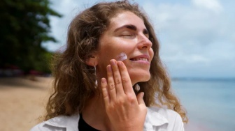 5 Rekomendasi Sunscreen yang Cocok untuk Kulit Kering dan Kusam
