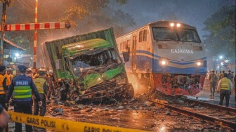 6 Fakta Kecelakaan Truk Tronton Tertabrak KA Gajayana di Kebumen
