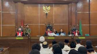 Vonis 6 Bulan untuk Demonstran: Lega Orang Tua, Tapi Ada yang Janggal Soal Kekerasan Polisi!