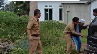 Aksi Arogan Oknum Pejabat Pemda Lampung: Kakek Dimaki-maki Hanya Karena Sepeda Senggol Mobil