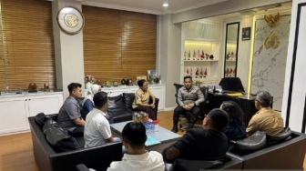 Nasib Ibu Guru Budi di Ujung Tanduk Usai Mediasi Buntu, Ortu Siswa Ngotot Lapor Polisi