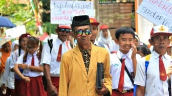 Ketika Pengabdian Tak Sejalan dengan Kesejahteraan Guru Honorer