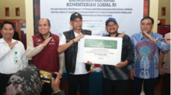 Wamensos Agus Jabo Salurkan Bantuan ATENSI di Desa Pilot Project Gambuhan Pemalang