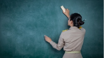 Nasihat Berujung Polisi: Kronologi Kasus Bu Budi dan Masa Depan Guru
